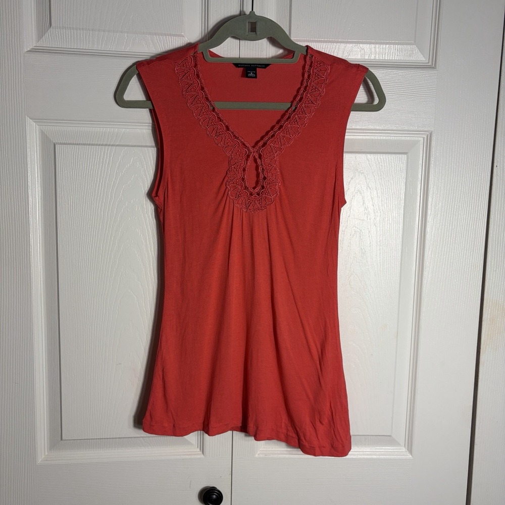Banana Republic Sleeveless Shirt Petite S Coral Crochet Lace Keyhole Neck Y2K